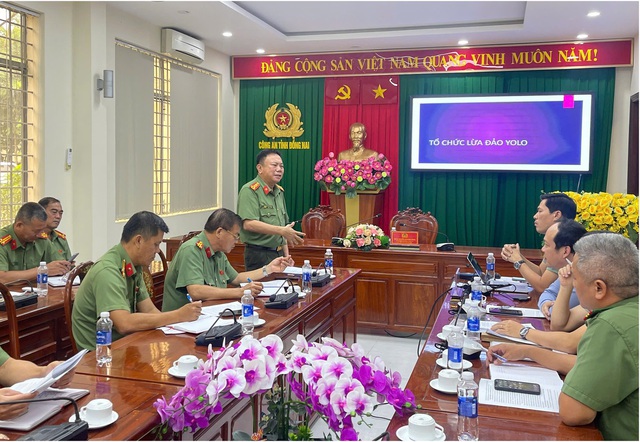 Điều tra dòng tiền qua nhiều lớp tài khoản ngân hàng, quy đổi sang USDT: Hơn 2.500 tỷ đồng bị chiếm đoạt, công an truy bắt 111 đối tượng - Ảnh 1.