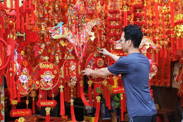 Doanh thu tăng vọt dịp Tết: Hộ kinh doanh có bị truy thu thuế? - Ảnh 1.