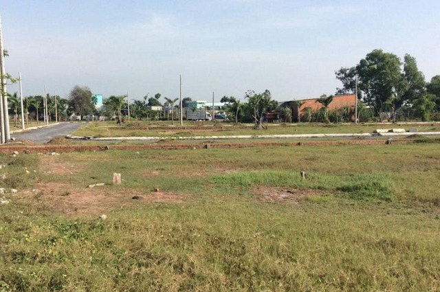 Mua hơn 300m2 đất trồng cây lâu năm, khi chuyển sang đất ở có được giảm tiền sử dụng đất? - Ảnh 1.