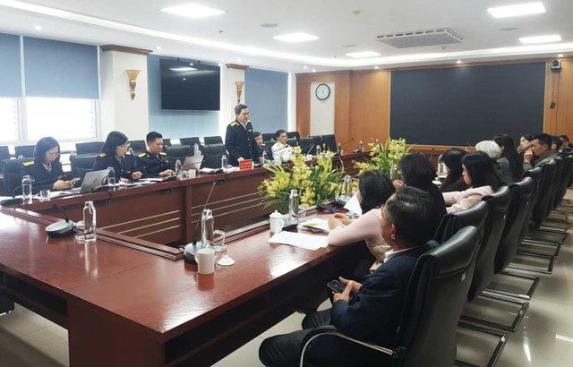 Người dân yêu cầu thanh toán tiền mặt, doanh nghiệp không thể mua hàng trên 5 triệu đồng: Cơ quan Thuế nói gì? - Ảnh 1.