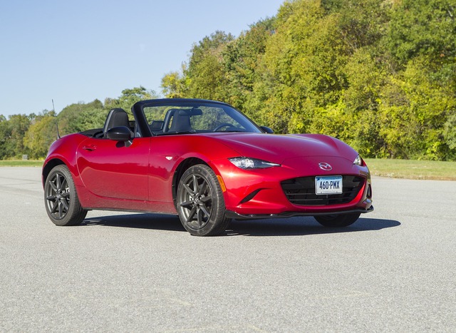 Mazda chơi lớn quá: Vừa nhận cọc CX-90 giá 2,5 tỷ lại sắp bán thêm một mẫu xe mui trần cho dân chơi, giá dự kiến không dưới 1,3 tỷ - Ảnh 1.