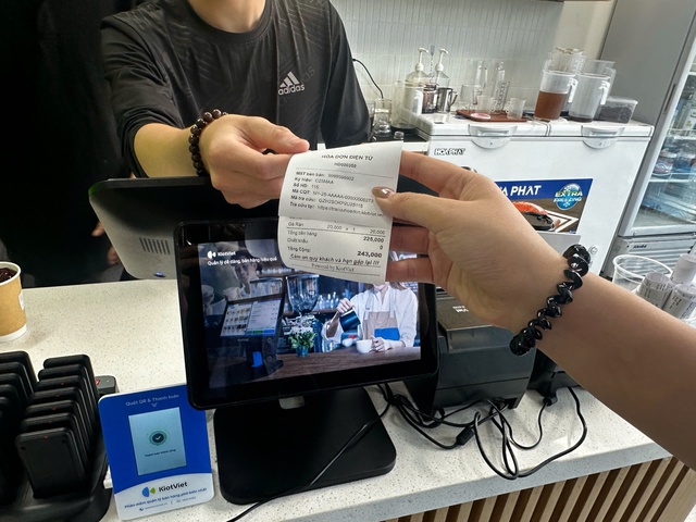 Hộ kinh doanh kêu âm vốn vì bán bánh mì từ 5.000 đồng nhưng chi phí xuất hóa đơn điện tử lên đến 1.000 đồng: Cục Thuế nói gì? - Ảnh 1.