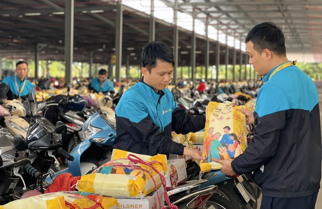 Chậm trả lương, thưởng Tết: Doanh nghiệp bị phạt bao nhiêu tiền và phải đền bù cho người lao động thế nào? - Ảnh 2.