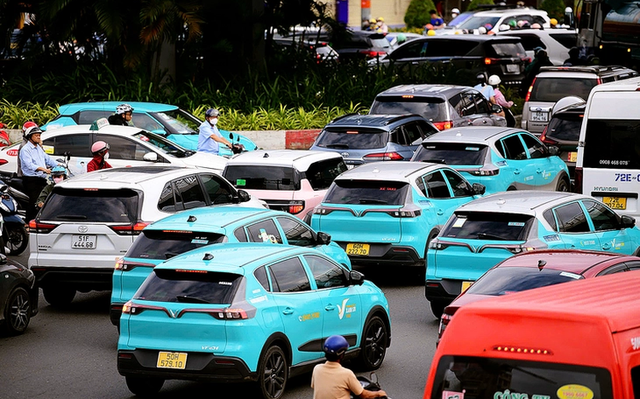 Cục diện mới thị trường taxi Việt Nam: Xanh SM chiếm hơn nửa thị phần, Grab đứng sau, be chiếm gần 6%- Ảnh 1.