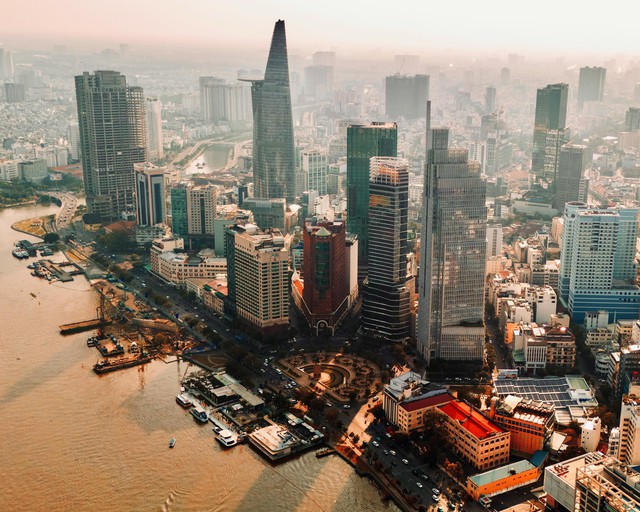 Tăng trưởng 8%, thương mại chạm 930 tỷ USD: Việt Nam bước vào “cuộc chơi lớn” của đô thị hóa chất lượng cao - Ảnh 2.