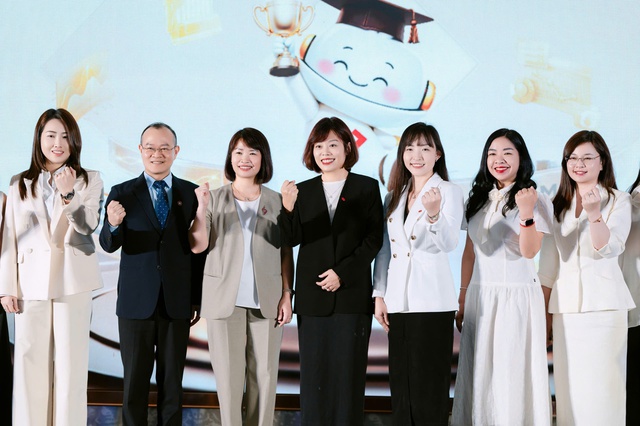 Techcombank ra mắt "Chương trình Kiến tạo Tư duy & Bản lĩnh Lãnh đạo cho thế hệ kế cận" và khởi động "Đấu trường AI kinh doanh" - Ảnh 2.