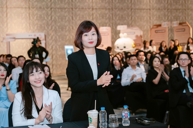 Techcombank ra mắt "Chương trình Kiến tạo Tư duy & Bản lĩnh Lãnh đạo cho thế hệ kế cận" và khởi động "Đấu trường AI kinh doanh" - Ảnh 3.