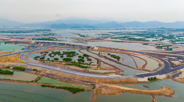 Quảng Ninh chỉ đạo “nóng” với loạt dự án, trong đó có 2 siêu dự án 23,6 tỷ USD của tỷ phú Phạm Nhật Vượng

- Ảnh 1.