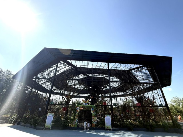 Khu du lịch Đại Nam của vợ chồng bà Nguyễn Phương Hằng từng gây chú ý với công trình quy tụ 800 cá thể quý hiếm với mô hình "mở" đầu tiên ở Việt Nam
- Ảnh 3.