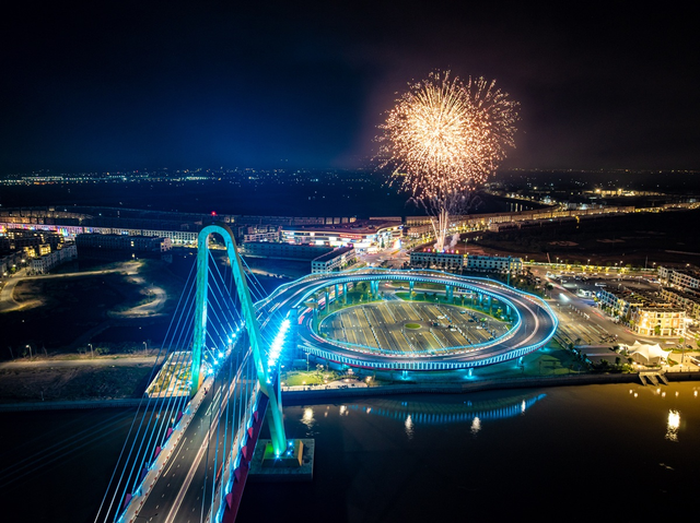 Một công trình của tỷ phú Phạm Nhật Vượng thiết lập kỷ lục về tốc độ xây dựng "thần tốc", kết nối trung tâm TP Hải Phòng với "đảo tỷ phú" 2,4 tỷ USD- Ảnh 3. Một công trình của tỷ phú Phạm Nhật Vượng thiết lập kỷ lục về tốc độ xây dựng "thần tốc", kết nối trung tâm TP Hải Phòng với "đảo tỷ phú" 2,4 tỷ USD- Ảnh 3.