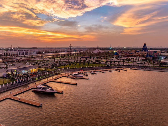 Một công trình của tỷ phú Phạm Nhật Vượng thiết lập kỷ lục về tốc độ xây dựng "thần tốc", kết nối trung tâm TP Hải Phòng với "đảo tỷ phú" 2,4 tỷ USD- Ảnh 2. Một công trình của tỷ phú Phạm Nhật Vượng thiết lập kỷ lục về tốc độ xây dựng "thần tốc", kết nối trung tâm TP Hải Phòng với "đảo tỷ phú" 2,4 tỷ USD- Ảnh 2.