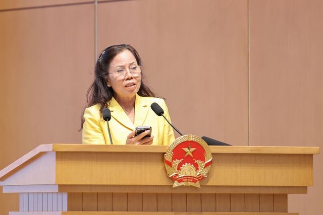 Doanh nghiệp dệt may 30 năm tuổi gây bất ngờ: Trồng tía tô bán 700 đồng/lá, vải không hạt 400.000 đồng/kg - Ảnh 1.