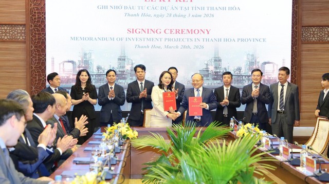 Ông Trịnh Văn Quyết vừa trở lại ghế chủ tịch, FLC Group tính đầu tư 2 dự án 1 tỷ USD tại xứ Thanh
- Ảnh 1. Ông Trịnh Văn Quyết vừa trở lại ghế chủ tịch, FLC Group tính đầu tư 2 dự án 1 tỷ USD tại xứ Thanh
- Ảnh 1.