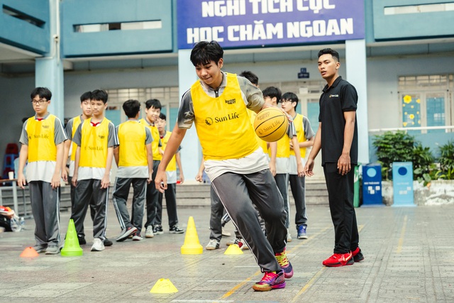 Sun Life khẳng định cam kết lâu dài vì sức khỏe thế hệ trẻ với chương trình Hoops + Health 2026 - Ảnh 5.