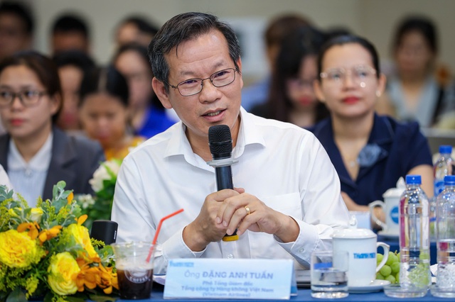 Tổng Giám đốc Vietnam Airlines: "Chắc chắn sẽ có điều chỉnh giá vé" - Ảnh 1.