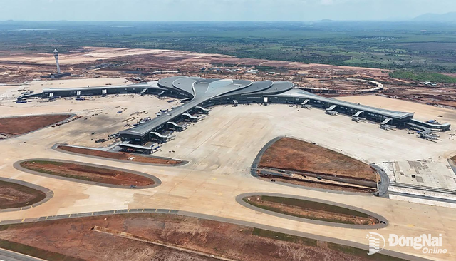 Sân bay Long Thành 16 tỷ USD khai thác thương mại vào cuối năm 2026: Loạt dự án cao tốc, metro, vành đai… dần hoàn thiện, thị trường BĐS hưởng lợi - Ảnh 1.