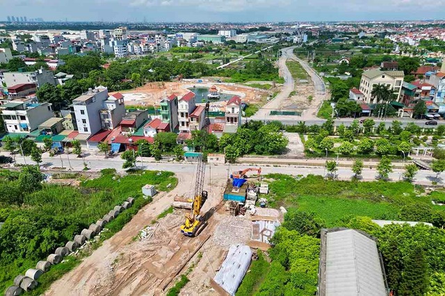 Thửa đất hơn 800m2 có 3 hộ dân cùng sinh sống 30 năm, nay bị thu hồi toàn bộ thì được hỗ trợ tái định cư thế nào? - Ảnh 1.