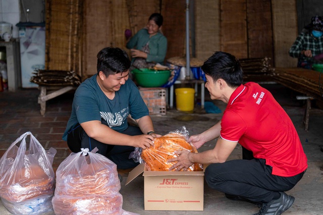 Nghỉ lễ dài ngày: Người trẻ chọn gửi đồ trước để giảm tải hành lý - Ảnh 2.