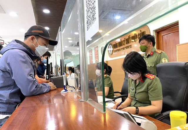 Cục Thuế thông báo: Những người có tên sau ở TPHCM, Hà Nội và một số địa phương khác bị tạm hoãn xuất cảnh - Ảnh 1.