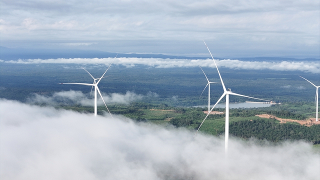 Từ công trường ‘3 không’ đến dòng điện vượt biên giới: Cách Bầu Hiển làm nên kỳ tích Savan 1 trong 16 tháng - Ảnh 1.