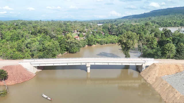 Từ công trường ‘3 không’ đến dòng điện vượt biên giới: Cách Bầu Hiển làm nên kỳ tích Savan 1 trong 16 tháng - Ảnh 5.