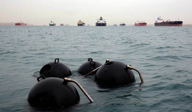 Ông Trump: Iran đang gỡ toàn bộ thủy lôi tại Hormuz 'dưới sự hỗ trợ của Mỹ' - Ảnh 1.