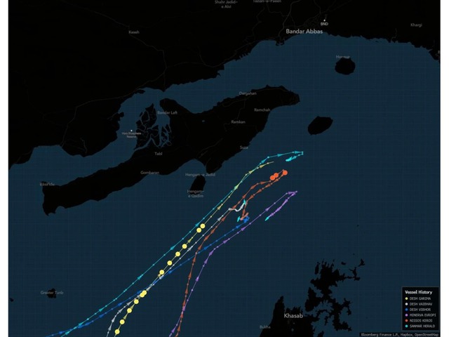 Nghe tin eo biển Hormuz 'đã thông', 6 tàu chở 8,3 triệu thùng dầu lập tức nhổ neo, đến giữa đường bất ngờ phải quay đầu – chuyện gì đang xảy ra?- Ảnh 2.