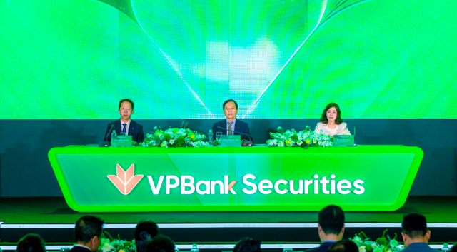 Chủ tịch VPBankS nói gì khi cổ đông phản hồi "giá cổ phiếu thấp hơn giá IPO" - Ảnh 1.