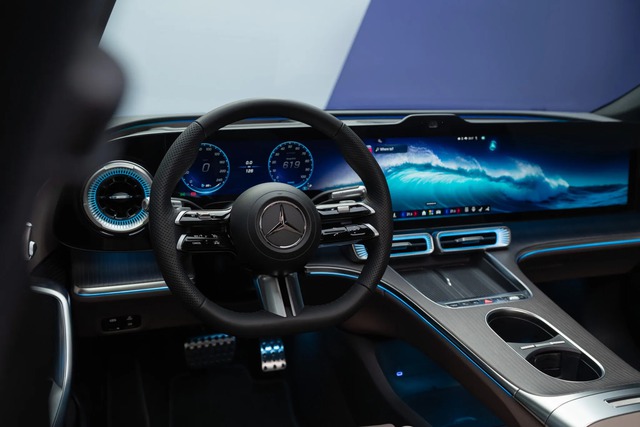 Mercedes-Benz tiếp tục tung một mẫu xe điện mới ra thị trường: Tăng tốc lên 100km trong 3,9s, 1 lần sạc đầy đi được từ Hà Nội vào đến Đà Nẵng  - Ảnh 8.