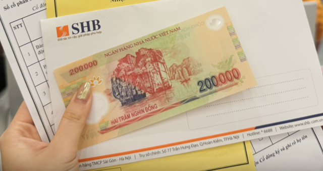 "Mưa tiền" cho cổ đông ngân hàng bầu Hiển: 4.000 người lấp đầy ba tầng khách sạn Melia, vượt xa Hòa Phát, MB  - Ảnh 1.