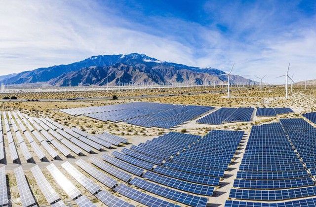 Lộ trình giảm phụ thuộc dầu mỏ của quốc gia láng giềng của Việt Nam: Xe điện và hạ tầng xanh trở thành ưu tiên hàng đầu - Ảnh 2.