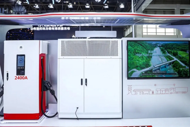 Huawei lộ diện 'vũ khí' Megawatt đối đầu trực diện với BYD và CATL: Sạc 15 phút chạy xuyên Việt  - Ảnh 2.