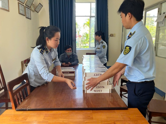 Kiểm tra bất ngờ loạt tiểu thương: Tịch thu hàng nghìn tấn sản phẩm sai phạm, có người bị phạt 125 triệu đồng - Ảnh 2.