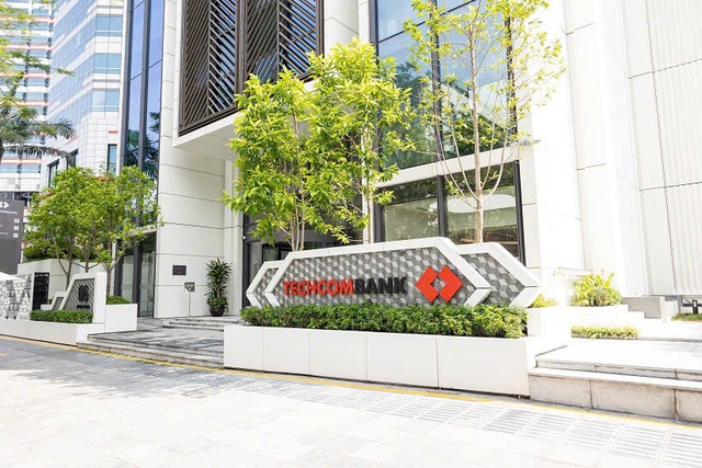 Dẫn đầu về gắn kết khách hàng: Techcombank lập đỉnh thu nhập phí dịch vụ mức hơn 46%  - Ảnh 1.