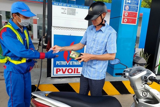 Thay đổi thời gian điều chỉnh giá xăng trong kỳ nghỉ lễ - Ảnh 1.