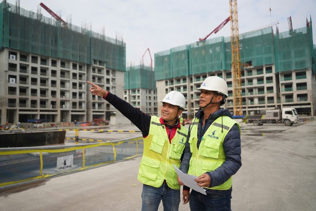 Công ty xây dựng của tỷ phú Phạm Nhật Vượng muốn tuyển dụng 50.000 lao động, lương cao nhất gần 40 triệu đồng- Ảnh 1.