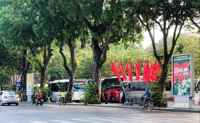 Bộ Nội vụ: Không có chủ trương hoán đổi để nghỉ 9 ngày dịp Giỗ Tổ, 30/4 - 1/5 - Ảnh 1.