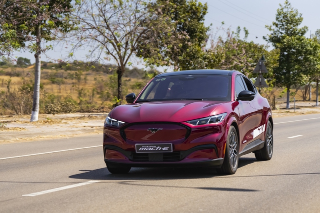 Ford chơi lớn, 'hạ giá' gần 1 tỷ đồng cho mẫu xe điện Mustang Mach-E  - Ảnh 1.