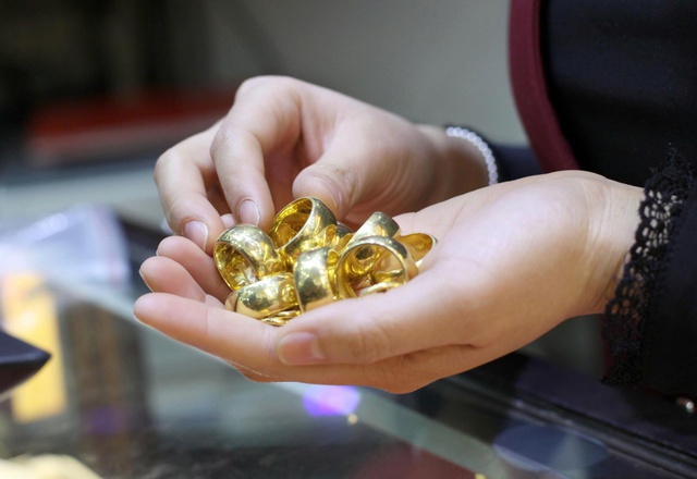 Sáng 6/4: Giá vàng nhẫn, vàng miếng đồng loạt giảm - Ảnh 1.