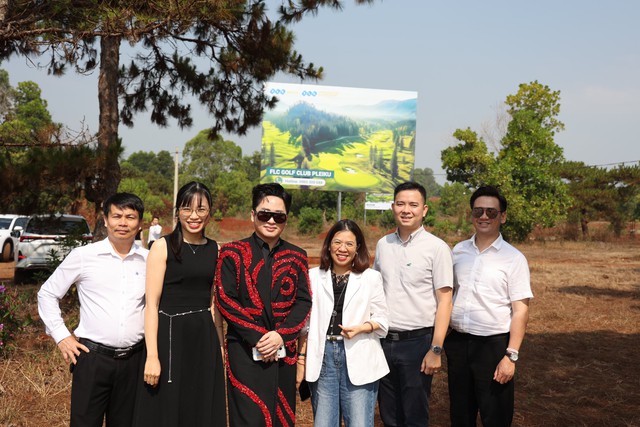 Ca sĩ Tùng Dương đi xem dự án 20.000 tỷ của ông Trịnh Văn Quyết - Ảnh 1.