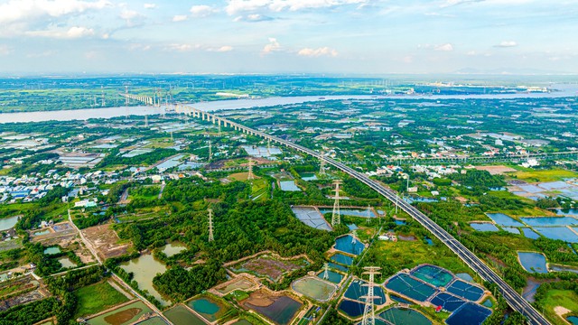 Việt Nam sắp hoàn thành cây cầu dây văng sở hữu nhịp chính 300 m, tĩnh không thông thuyền cao kỷ lục chưa từng có trong lịch sử - Ảnh 2.