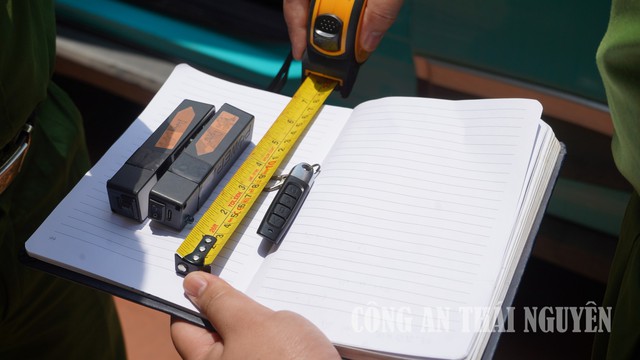 Bắt 4 tài xế taxi dùng thiết bị phá sóng để chiếm đoạt tài sản hãng taxi của tỷ phú Phạm Nhật Vượng- Ảnh 2.