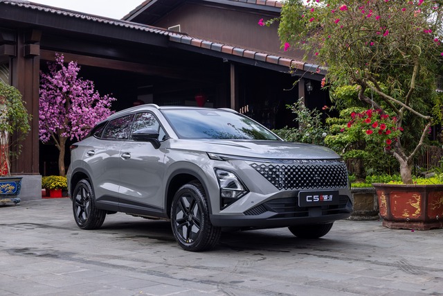 Mẫu xe giá từ 619 triệu này chứng minh hybrid đang là lựa chọn phù hợp cho người dùng Việt - Ảnh 2.