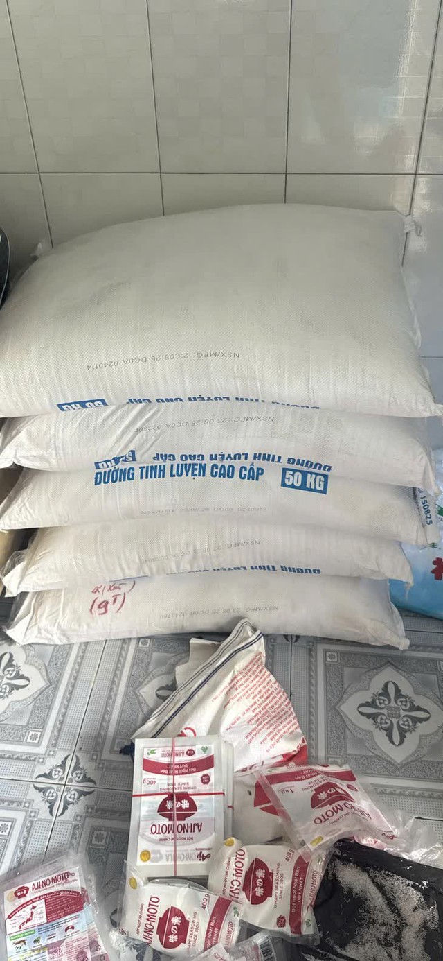 Đột kích một kho hàng, công an phát hiện đường dây sản xuất bột ngọt Ajinomoto giả, hơn 4 tấn đã tuồn ra thị trường- Ảnh 5.
