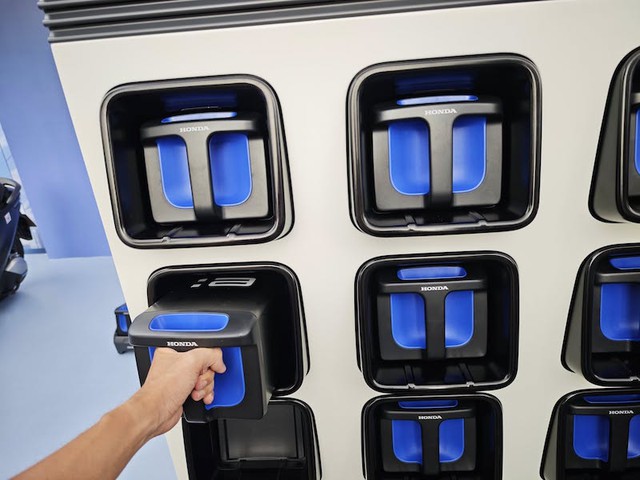 Cuộc chạy đua trạm đổi pin xe điện: VinFast phủ thần tốc, Honda lập “liên minh mở”, Selex giành vỉa hè cây xăng - Ảnh 3.