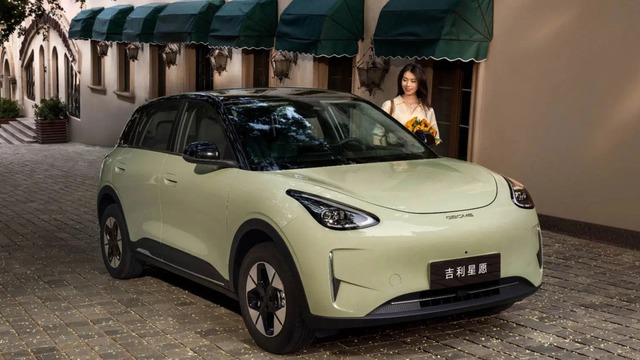 Vừa ra mắt tại Việt Nam, xe điện giá mềm của Geely đã có bản nâng cấp ở quê nhà, tầm hoạt động nâng lên 460 km- Ảnh 1. Vừa ra mắt tại Việt Nam, xe điện giá mềm của Geely đã có bản nâng cấp ở quê nhà, tầm hoạt động nâng lên 460 km- Ảnh 1.