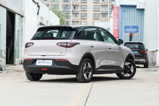 Vừa ra mắt tại Việt Nam, xe điện giá mềm của Geely đã có bản nâng cấp ở quê nhà, tầm hoạt động nâng lên 460 km- Ảnh 3. Vừa ra mắt tại Việt Nam, xe điện giá mềm của Geely đã có bản nâng cấp ở quê nhà, tầm hoạt động nâng lên 460 km- Ảnh 3.