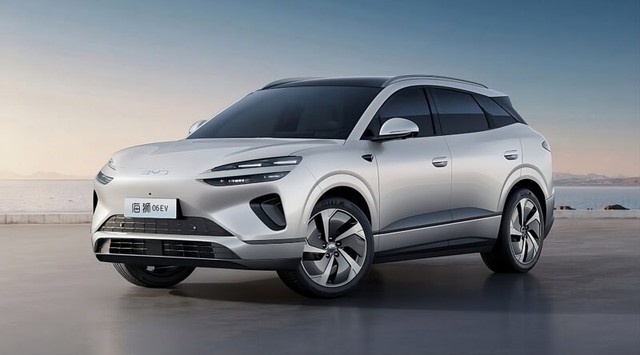 Mẫu xe bán chạy của BYD tại Việt Nam chính thức ra mắt phiên bản mới: 'Ăn xăng' 3,3 lít/100km, đi gần 2.000km không cần tiếp nhiên liệu- Ảnh 1.