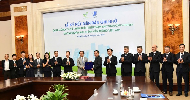 Tỷ phú Phạm Nhật Vượng tăng tốc hạ tầng xe điện: V-Green bắt tay VNPT triển khai hàng nghìn tủ đổi pin  - Ảnh 2.