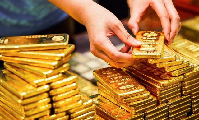 Giá vàng thế giới rơi xuống đáy 2 tháng, vàng nhẫn trong nước lao dốc tới 2 triệu đồng/lượng - Ảnh 2.